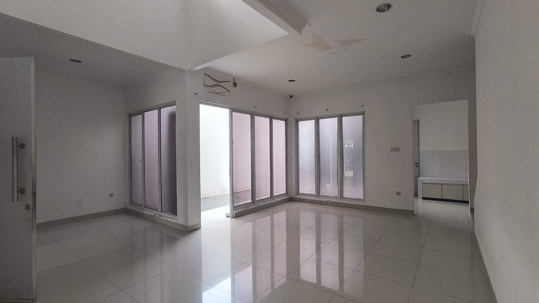 Disewakan Rumah 2 lantai Siap Pakai di Cherry Ville, Grand Wisata, Bekasi