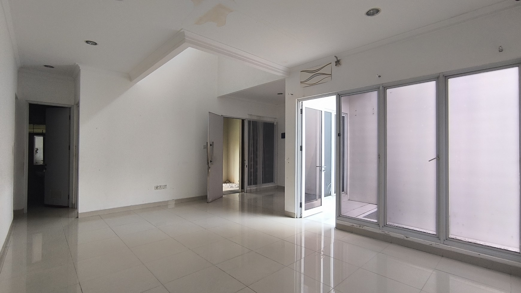 Disewakan Rumah 2 lantai Siap Pakai di Cherry Ville, Grand Wisata, Bekasi
