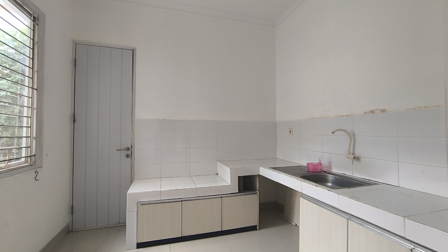 Disewakan Rumah 2 lantai Siap Pakai di Cherry Ville, Grand Wisata, Bekasi