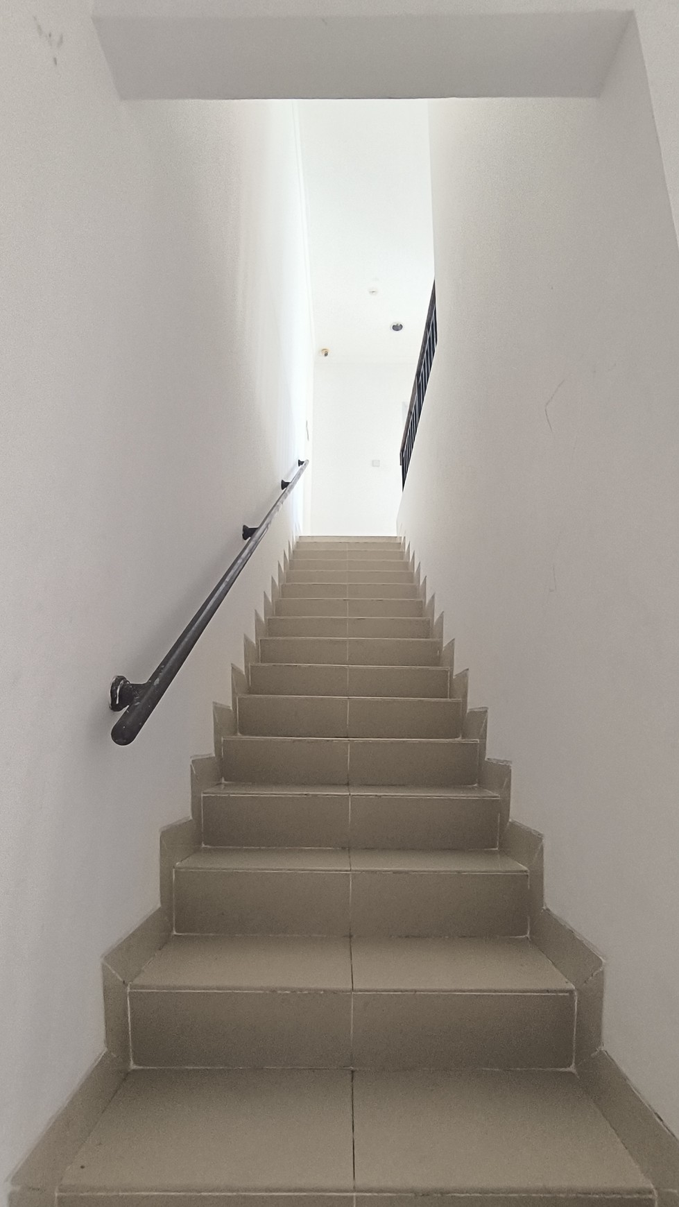 Disewakan Rumah 2 lantai Siap Pakai di Cherry Ville, Grand Wisata, Bekasi