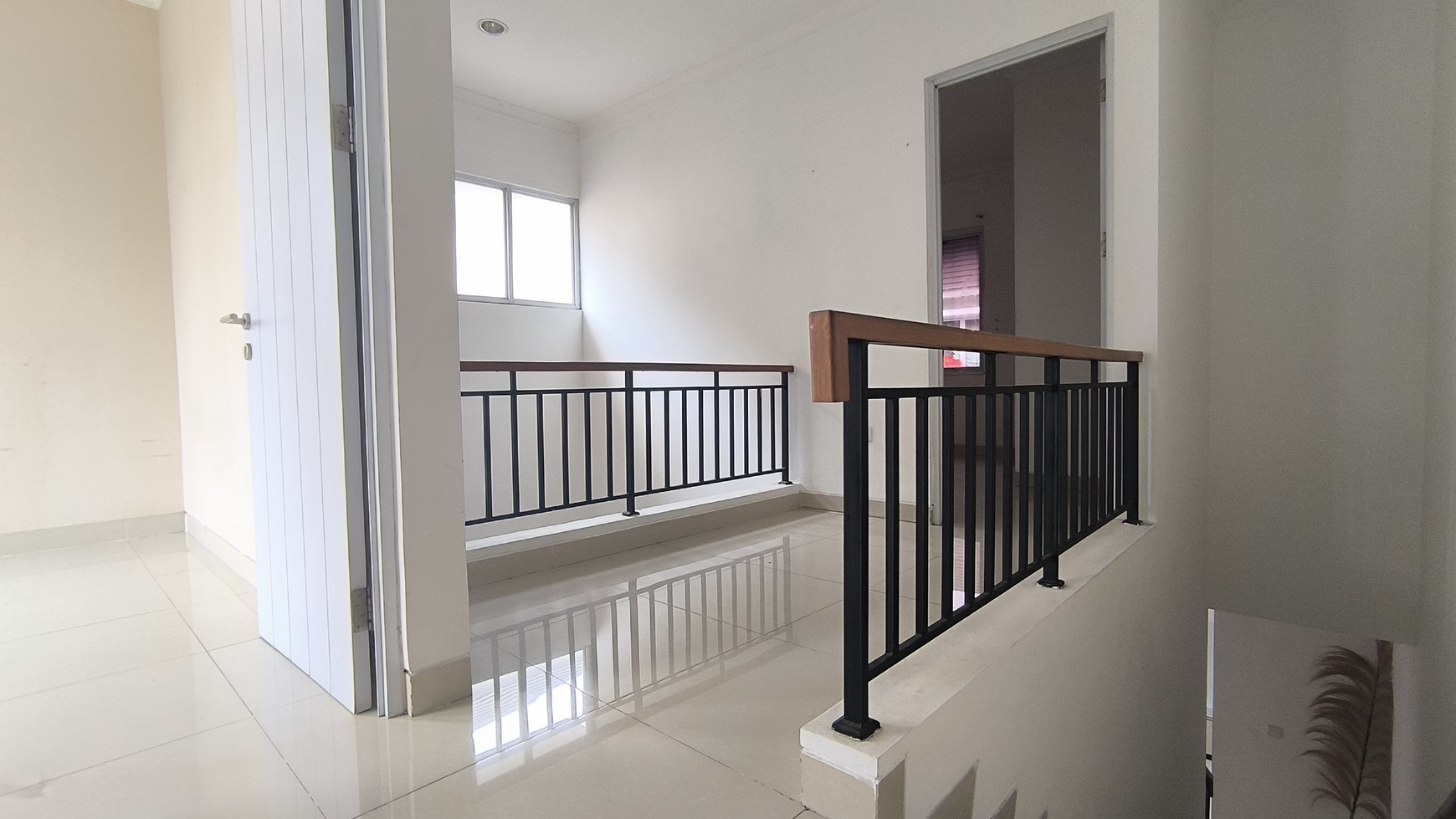 Disewakan Rumah 2 lantai Siap Pakai di Cherry Ville, Grand Wisata, Bekasi