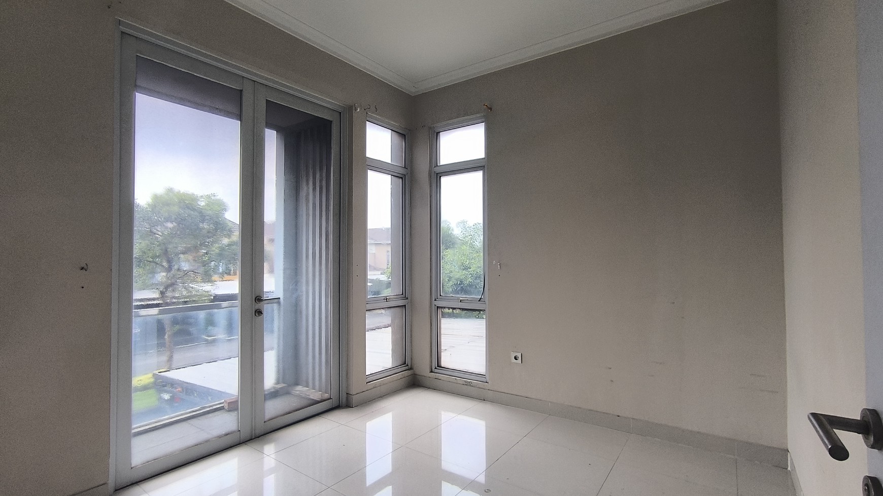 Disewakan Rumah 2 lantai Siap Pakai di Cherry Ville, Grand Wisata, Bekasi