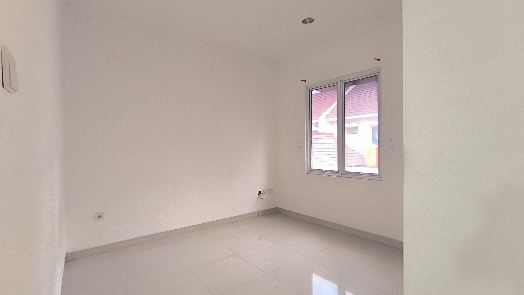 Disewakan Rumah 2 lantai Siap Pakai di Cherry Ville, Grand Wisata, Bekasi