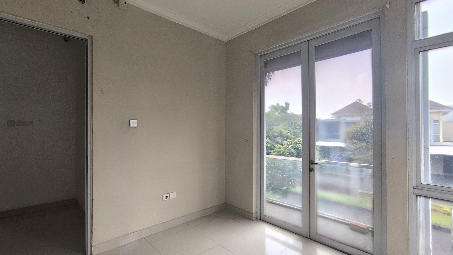 Disewakan Rumah 2 lantai Siap Pakai di Cherry Ville, Grand Wisata, Bekasi