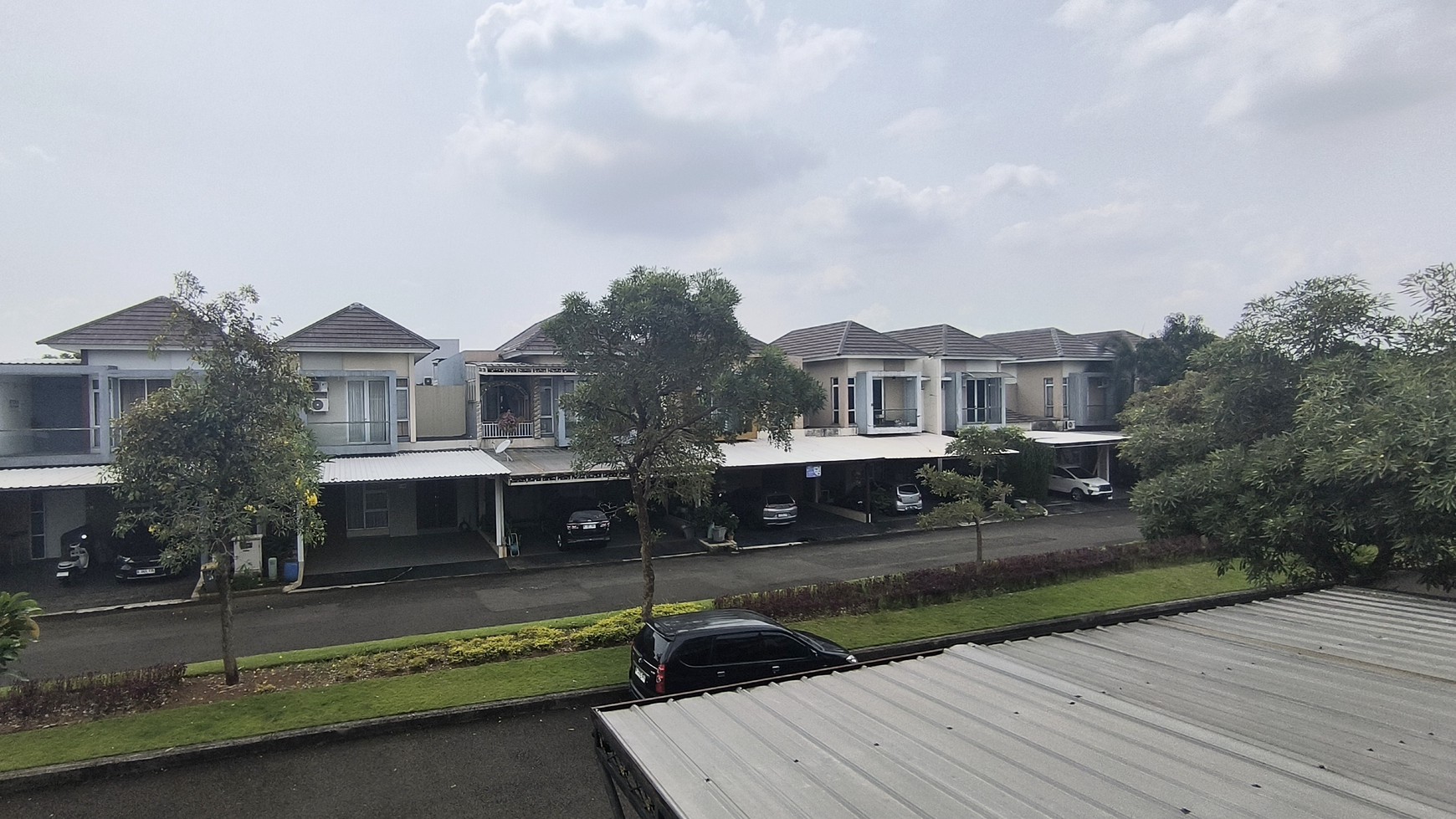 Disewakan Rumah 2 lantai Siap Pakai di Cherry Ville, Grand Wisata, Bekasi