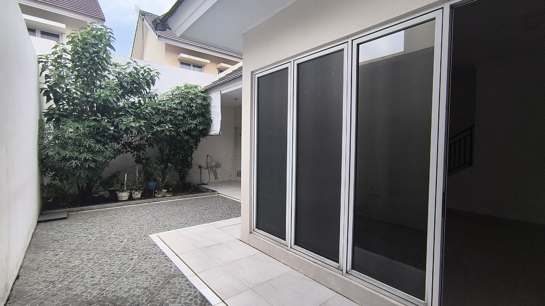Disewakan Rumah 2 lantai Siap Pakai di Cherry Ville, Grand Wisata, Bekasi
