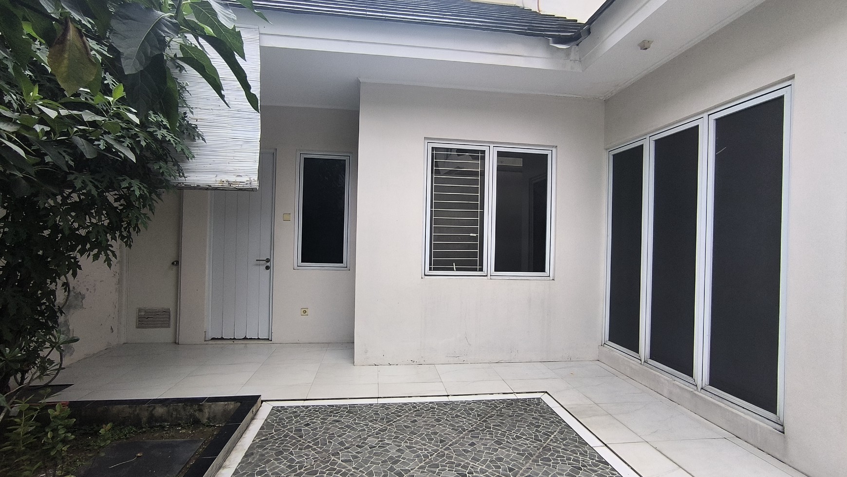 Disewakan Rumah 2 lantai Siap Pakai di Cherry Ville, Grand Wisata, Bekasi