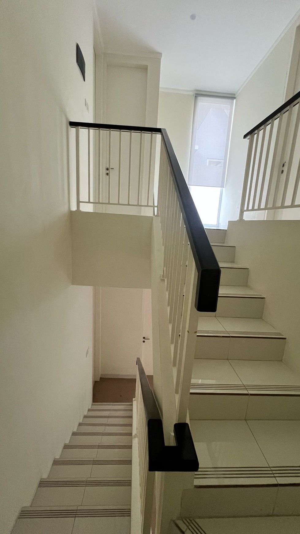 Rumah Bagus Di Discovery Eola Bintaro Jaya Sektor 9
