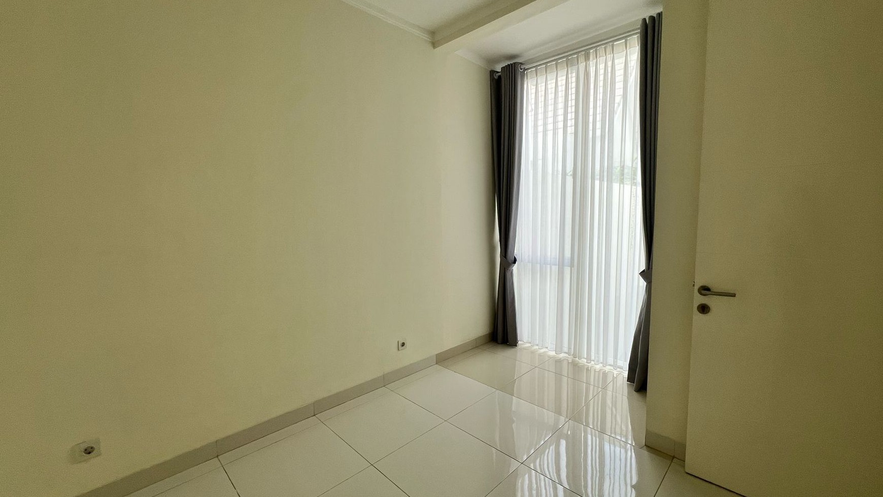 Rumah Bagus Di Discovery Eola Bintaro Jaya Sektor 9