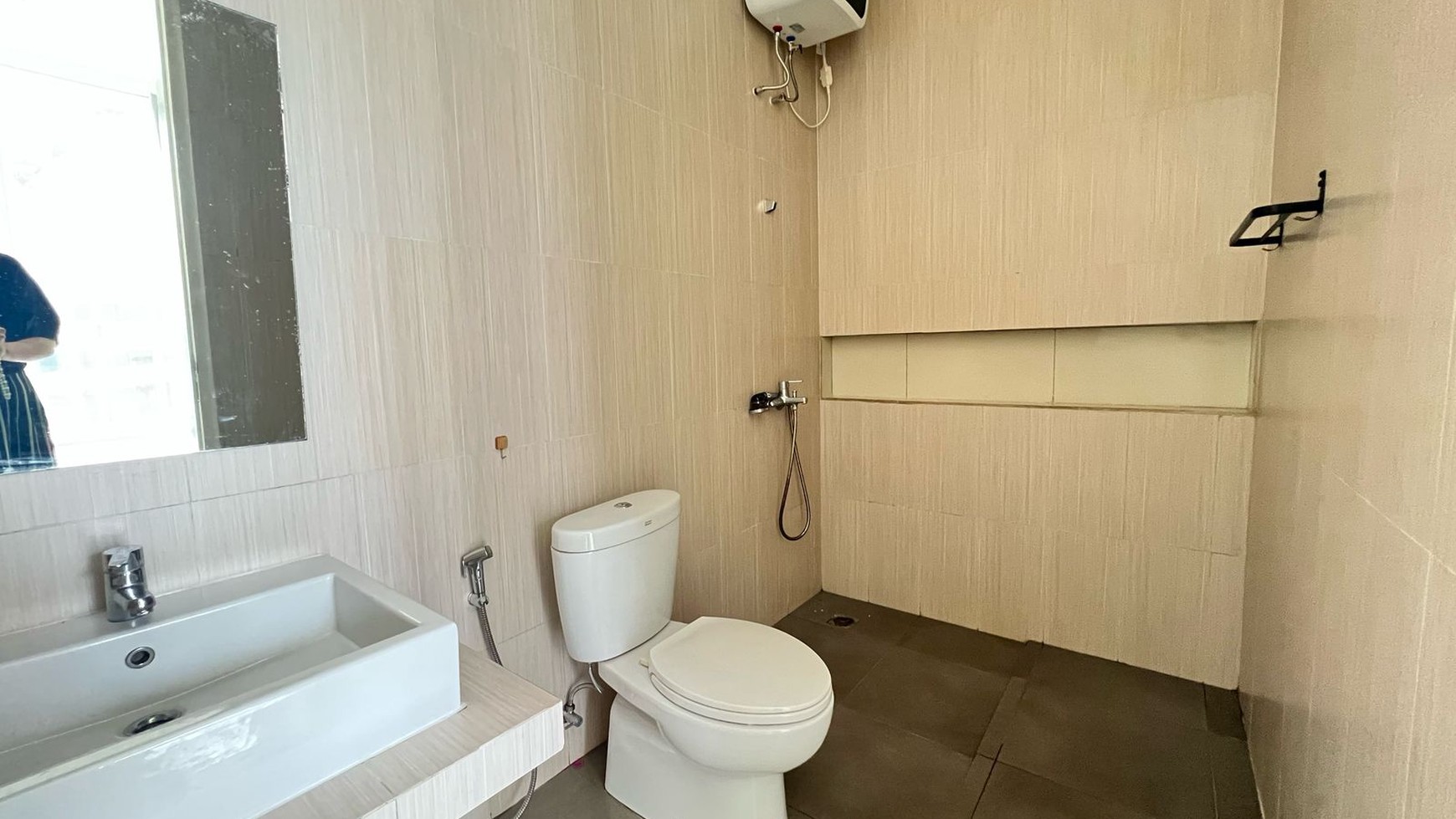Rumah Bagus Di Discovery Eola Bintaro Jaya Sektor 9