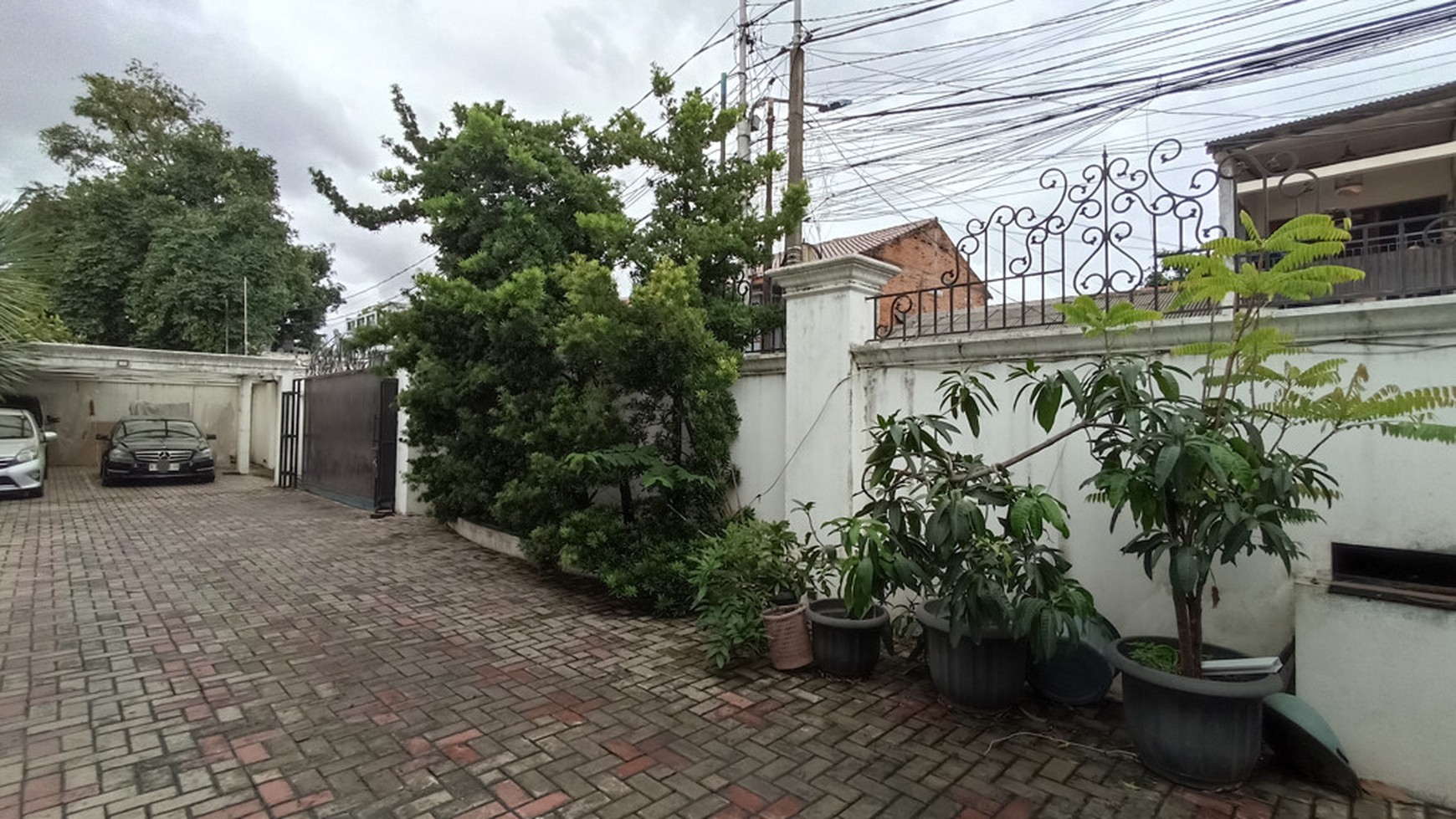 Rumah Mewah & Terawat di Cipinang Cempedak - Lokasi Strategis di Jatinegara