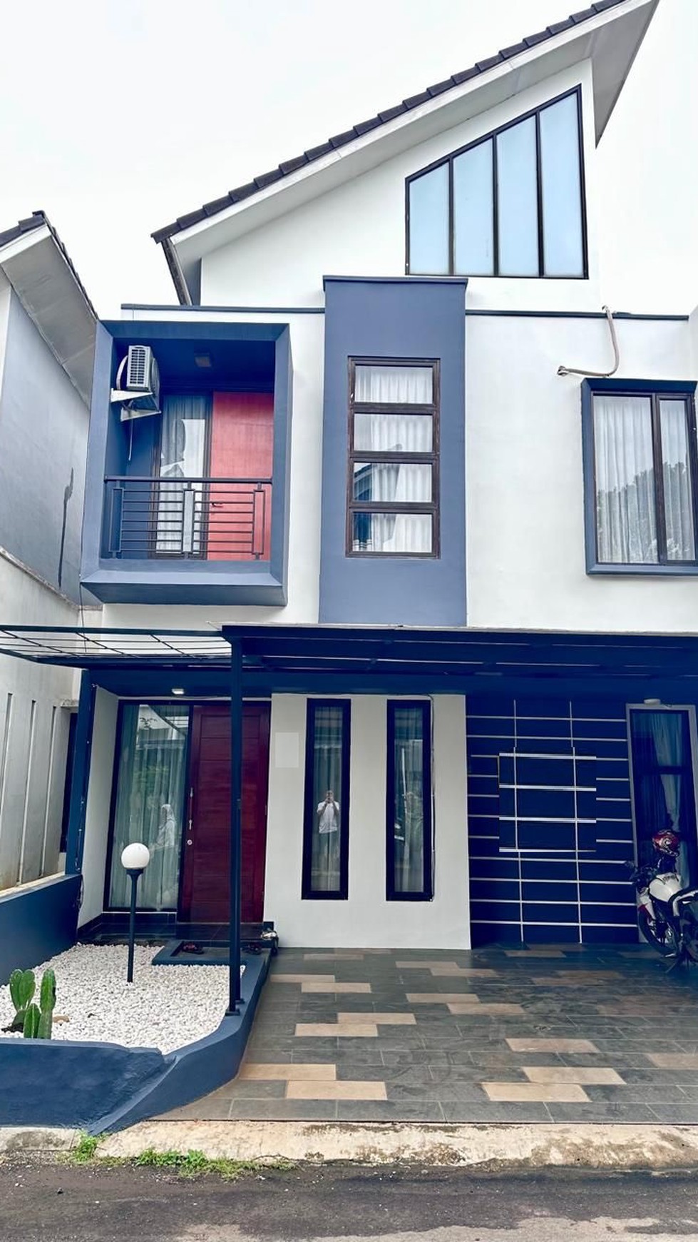 Rumah Bagus, Semi Furnished Dalam Cluster di Jombang