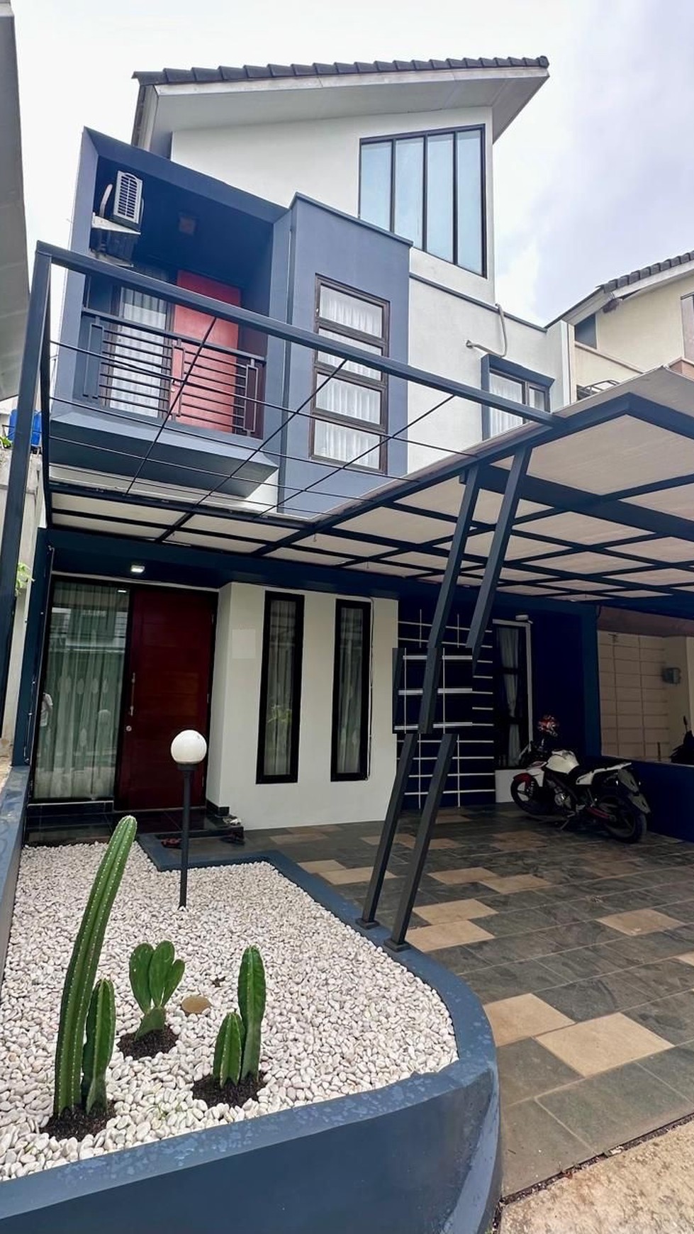 Rumah Bagus, Semi Furnished Dalam Cluster di Jombang