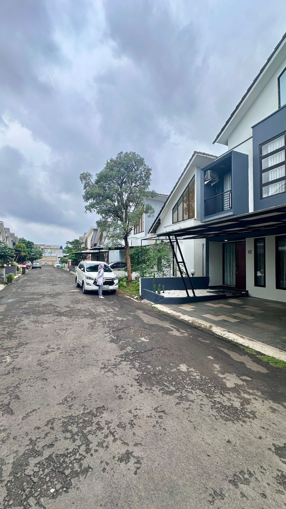 Rumah Bagus, Semi Furnished Dalam Cluster di Jombang