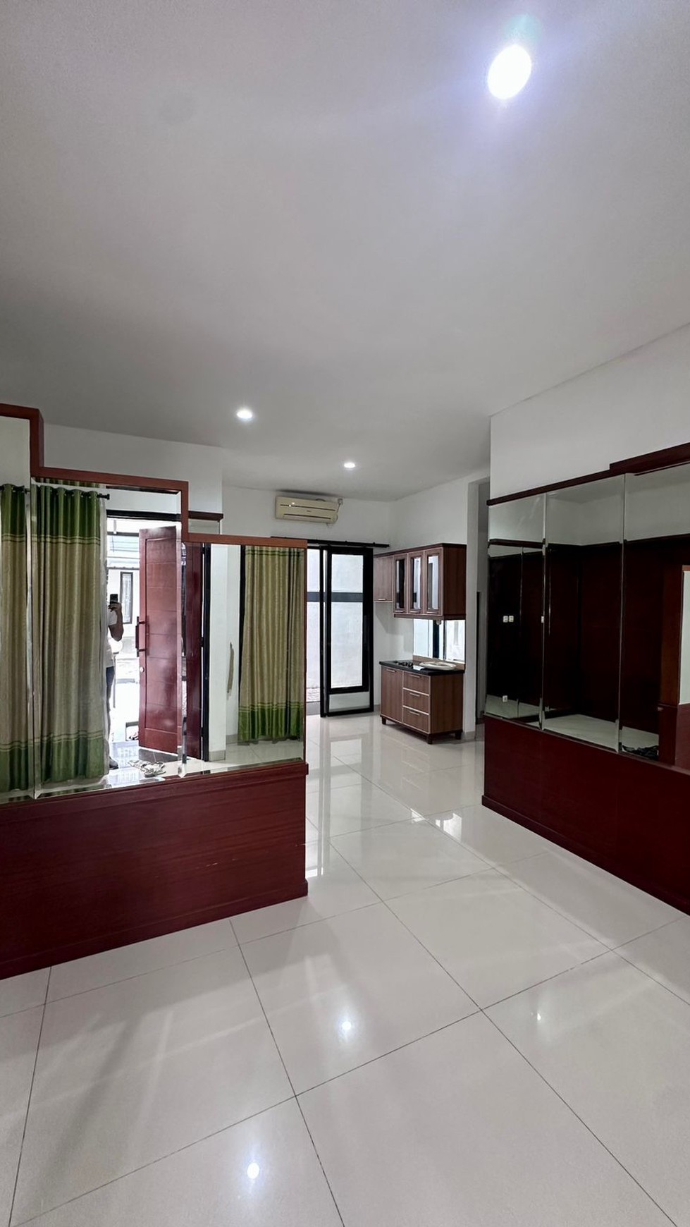 Rumah Bagus, Semi Furnished Dalam Cluster di Jombang