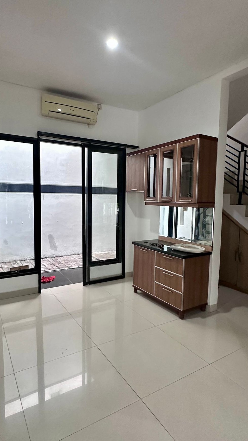 Rumah Bagus, Semi Furnished Dalam Cluster di Jombang