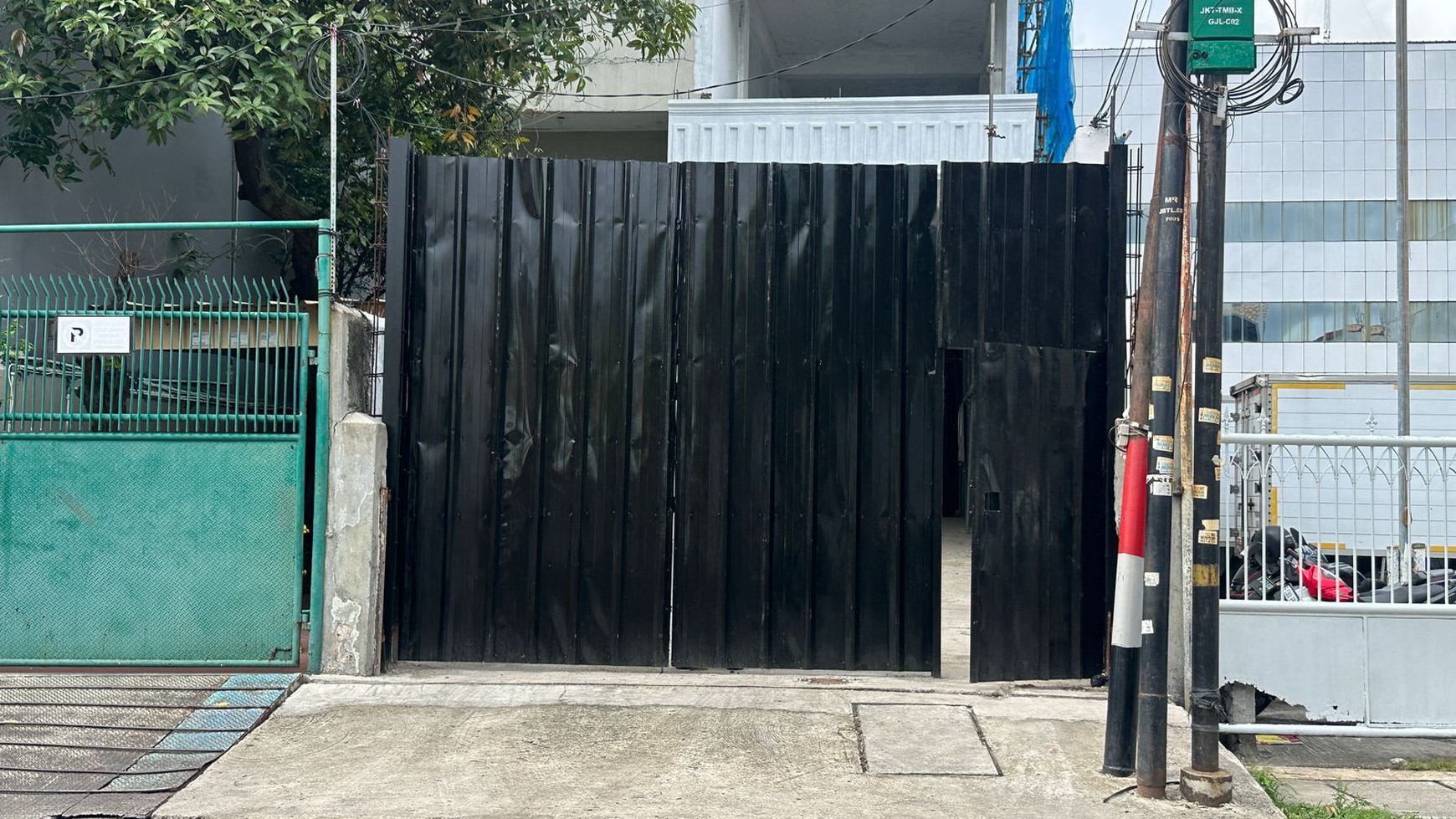 Gudang 3 Lantai Bisa Untuk Rumah Tinggal/ Gudang/ Kantor di Jembatan 5 Tambora JakBar