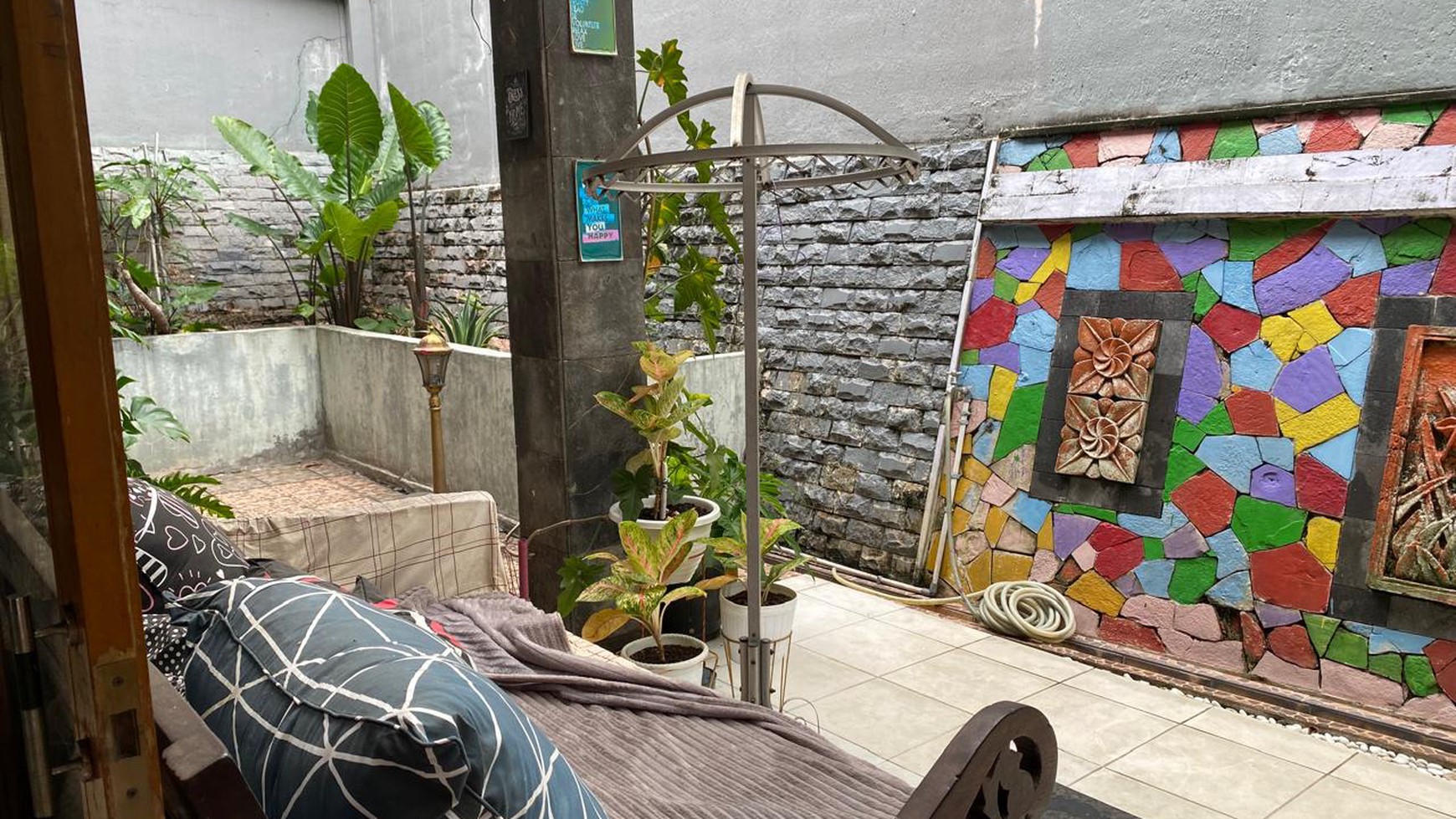 Rumah bagus, bebas banjir lokasi strategis di Cireunde