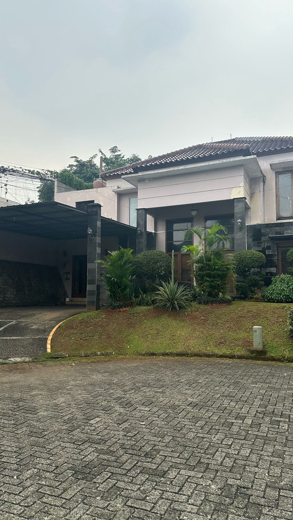 Rumah bagus, bebas banjir lokasi strategis di Cireunde