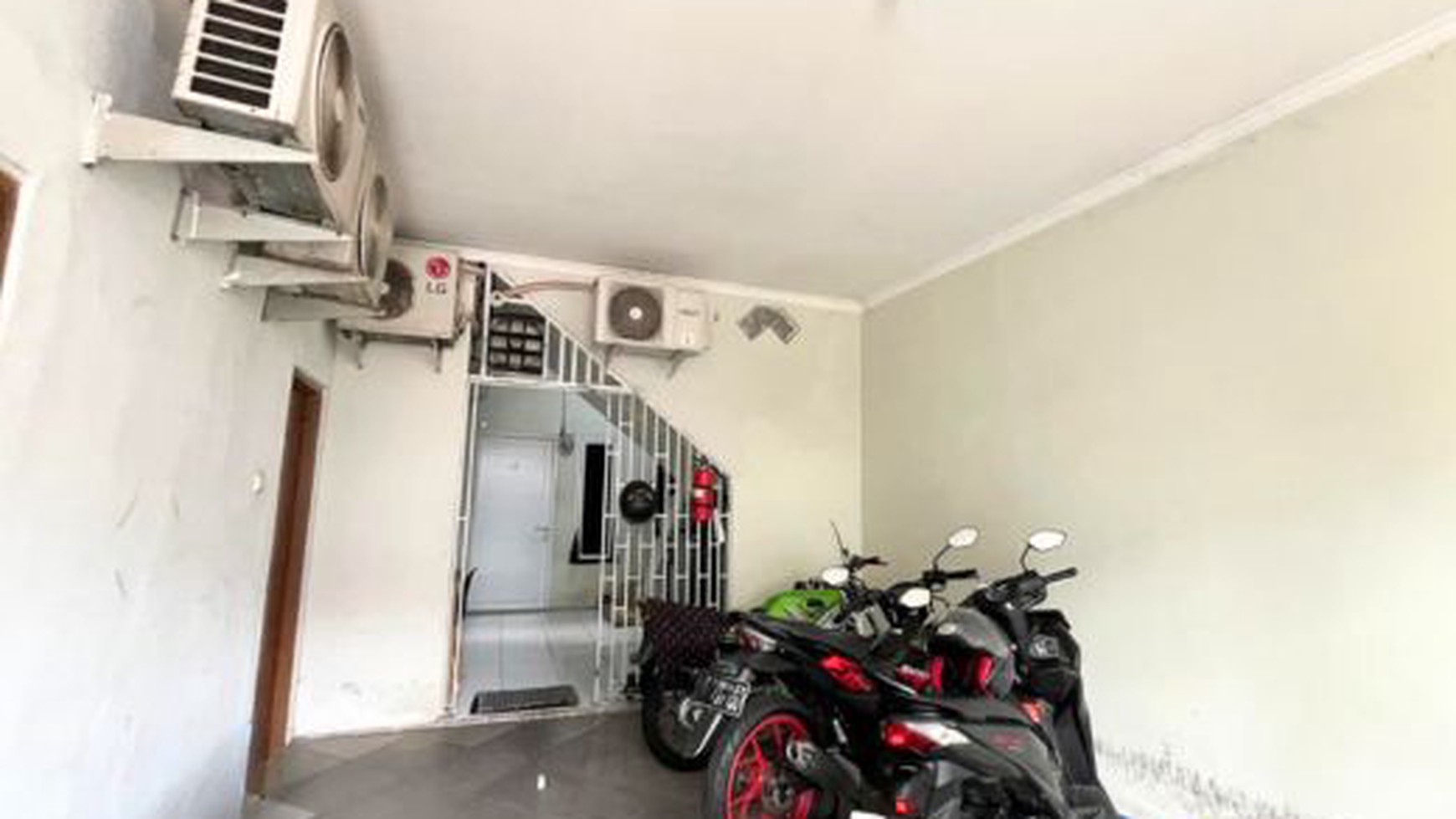 Rumah Kos-kosan 12 Kamar Lokasi dekat Jalan Prof. Dr. Soepomo di Menteng Dalam