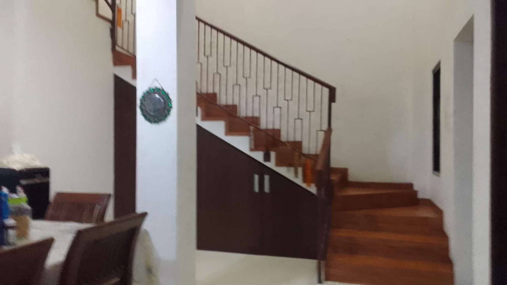 Rumah 2 Lantai, Cantik Terawat Di Tebet Timur, dan Hanya Satu Menit Ke Jl. MT Haryono
