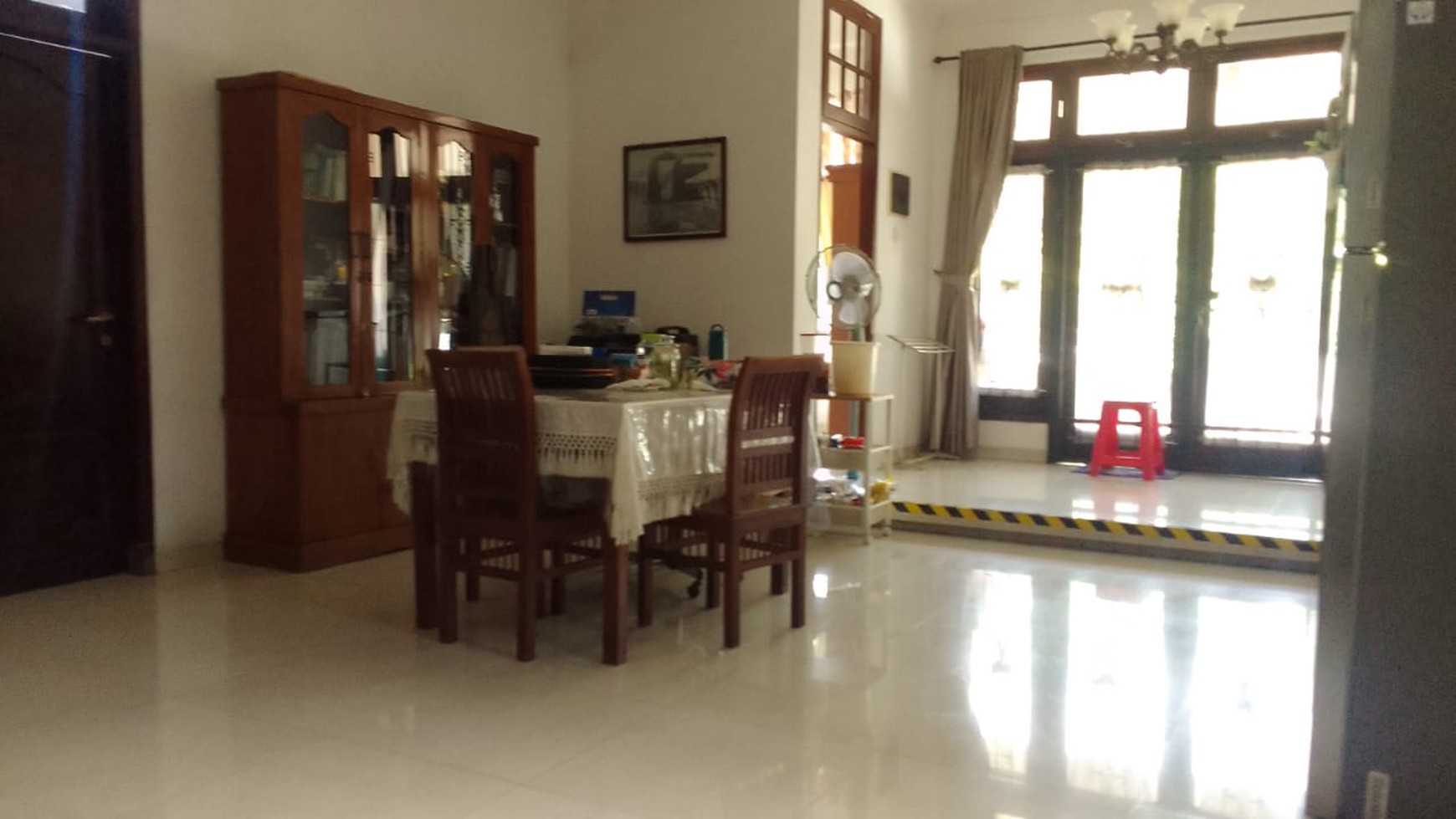Rumah 2 Lantai, Cantik Terawat Di Tebet Timur, dan Hanya Satu Menit Ke Jl. MT Haryono