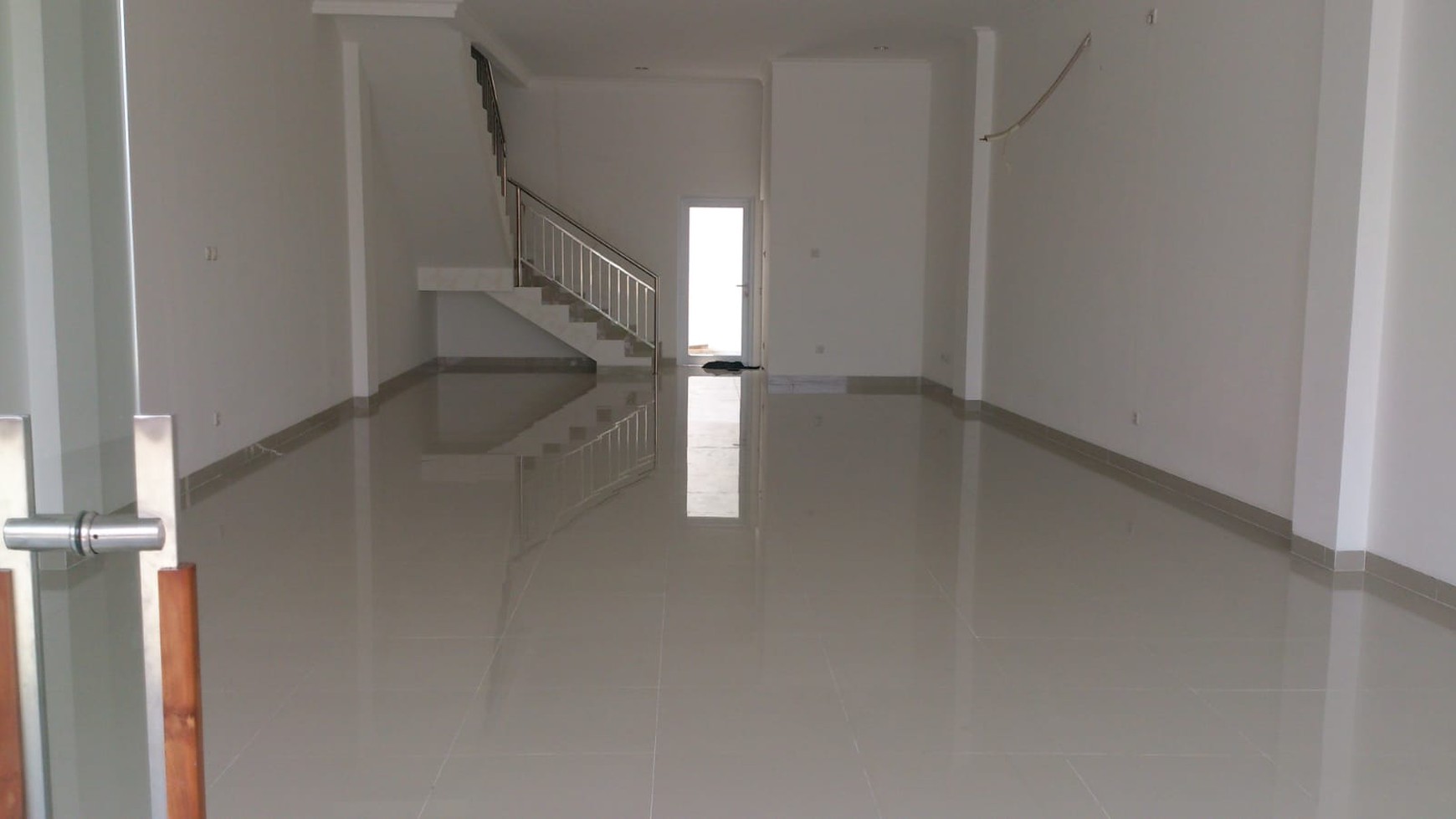 DIJUAL RUANG KANTOR 2.5 LANTAI LOKASI SANGAT STRATEGIS DI SELATAN JAKARTA.