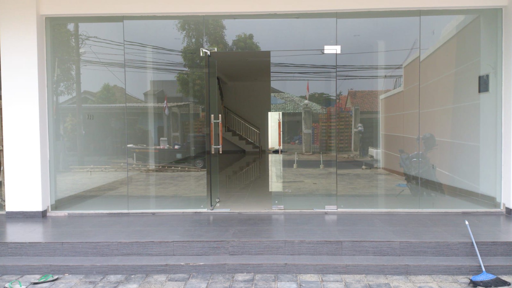 DIJUAL RUANG KANTOR 2.5 LANTAI LOKASI SANGAT STRATEGIS DI SELATAN JAKARTA.