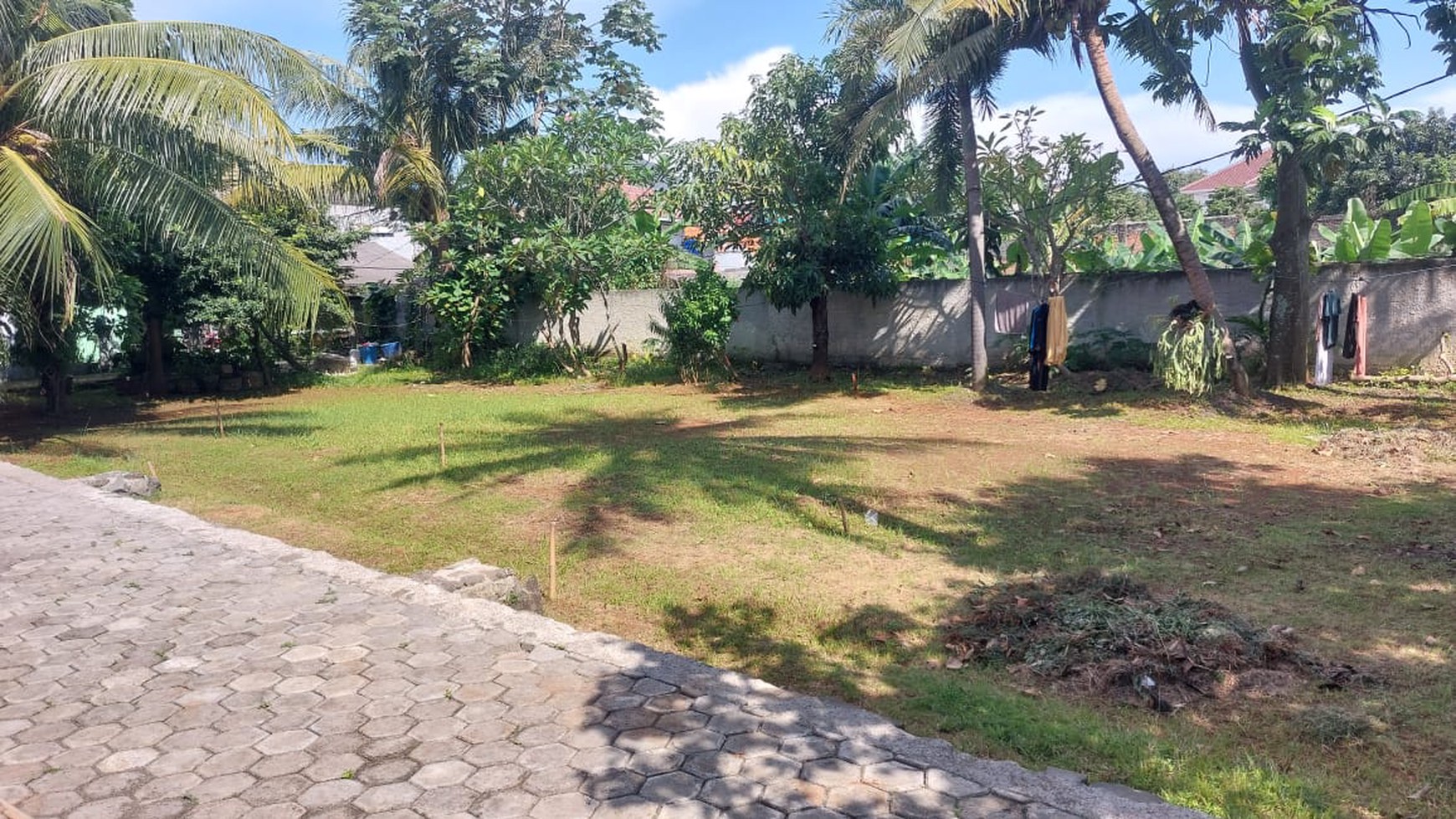 Dijual tanah beserta Rumah kost dgn 32 kamar di Cirendeu