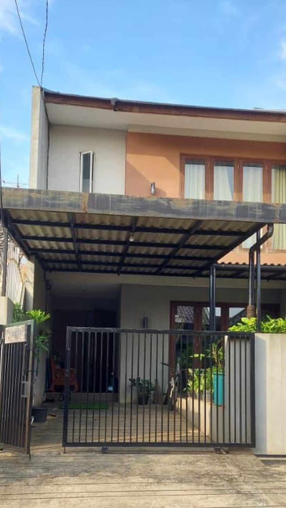 Dijual rumah 2 lantai di Cinere