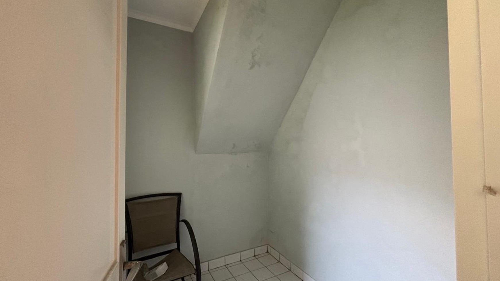 Rumah 2 Lantai di Kota Wisata 