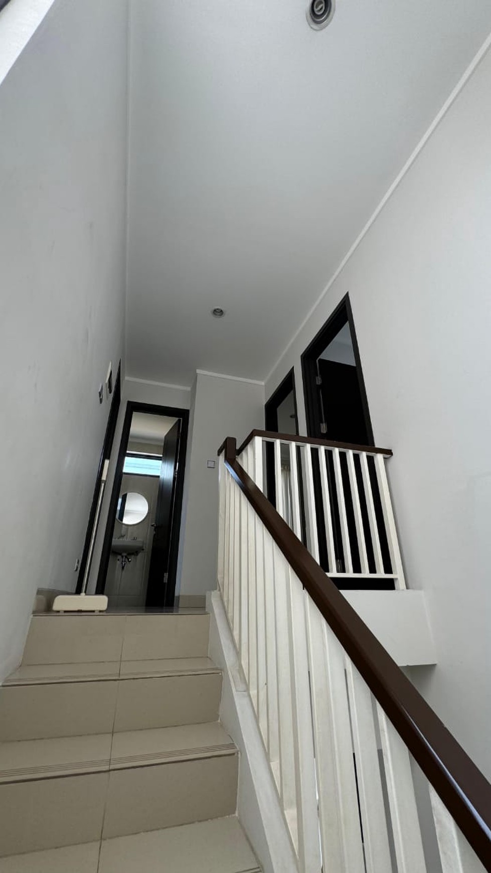 Rumah Cantik, Bersih dengan Hunian Nyaman dan Asri @Kebayoran Harmony