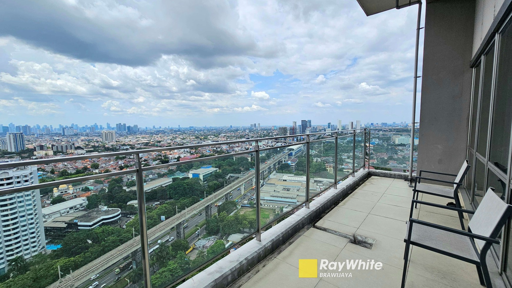 Penthouse di Branz Simatupang, Jakarta Selatan, South Tower, Dog Friendly, Siap Huni