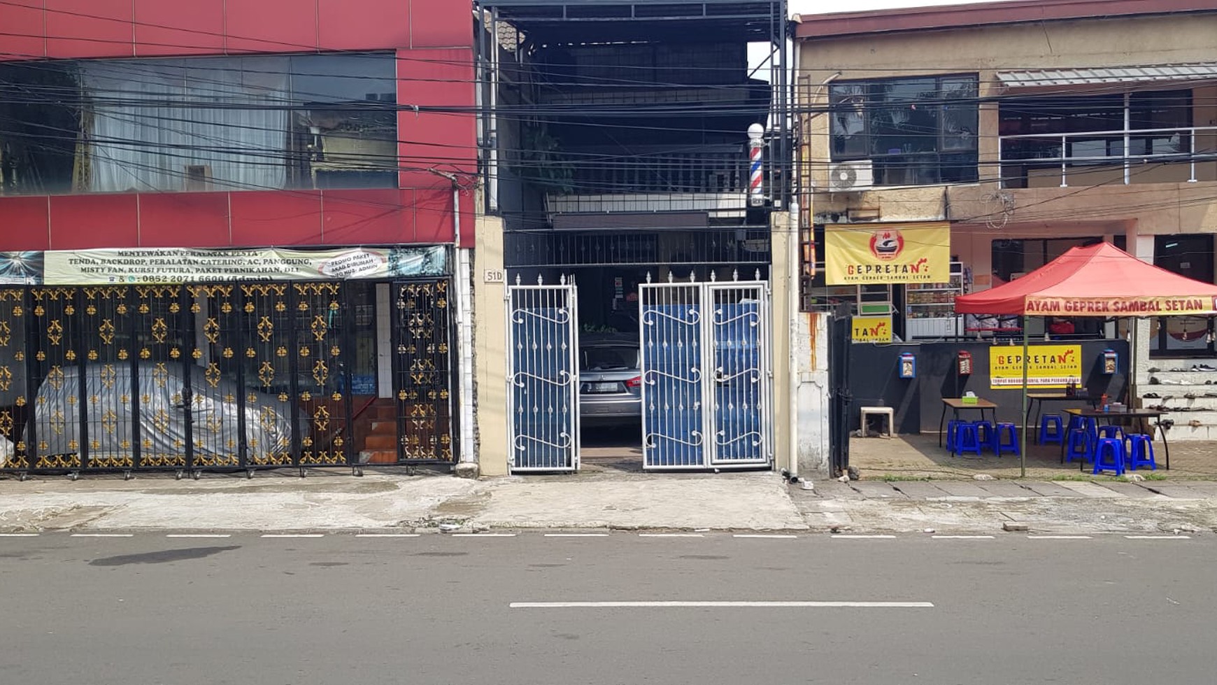 Rumah 2 Lantai Lokasi Strategis di Pinggir Jalan Raya K.H. Abdullah Syafei