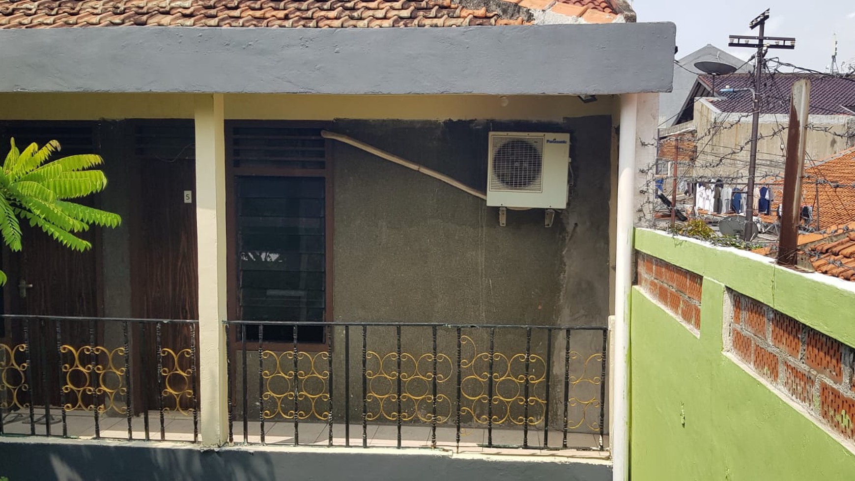 Rumah 2 Lantai Lokasi Strategis di Pinggir Jalan Raya K.H. Abdullah Syafei