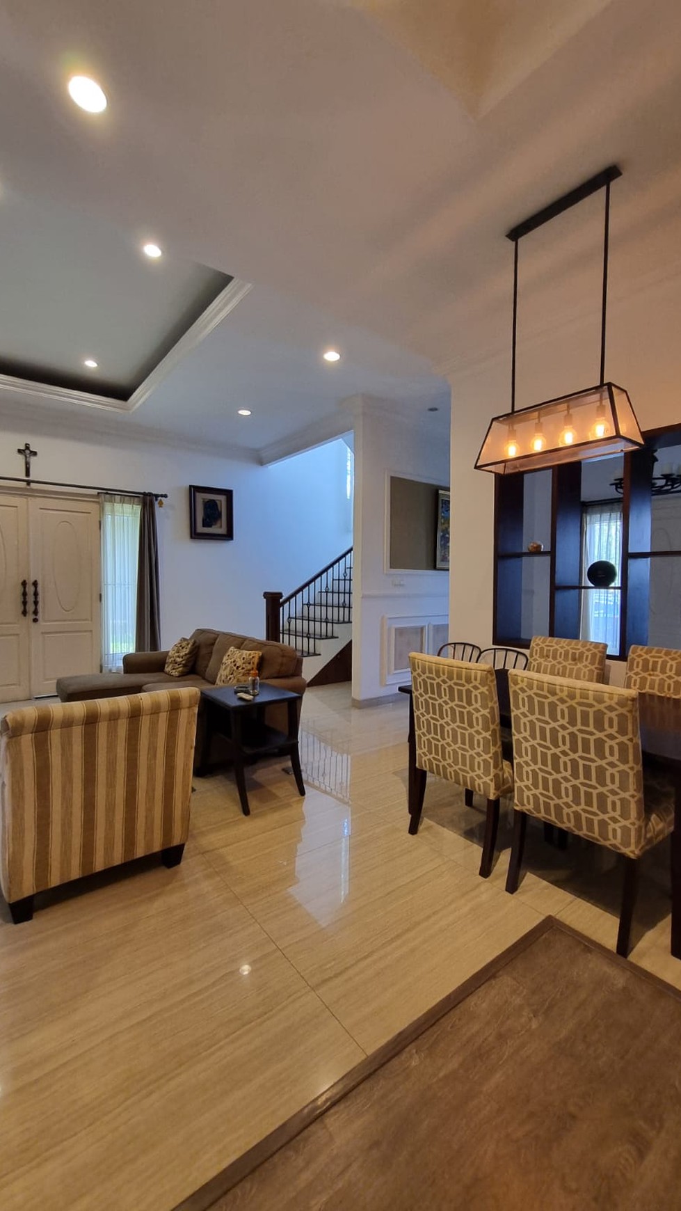 Rumah Cantik 2 Lantai dengan Desain Mewah dan Modern Lokasi Strategis @BSD