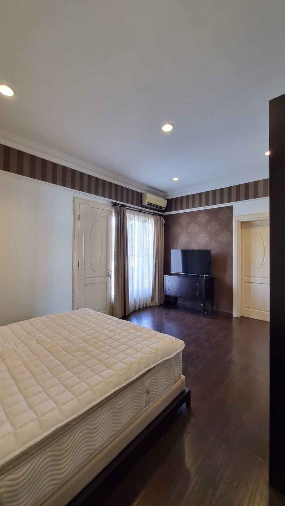 Rumah Cantik 2 Lantai dengan Desain Mewah dan Modern Lokasi Strategis @BSD
