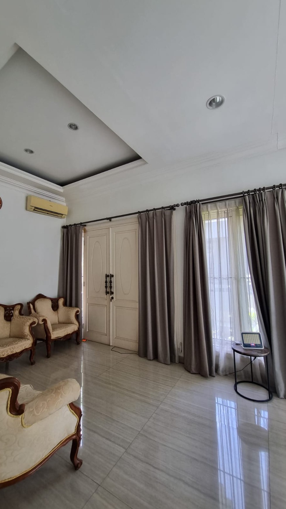 Rumah Cantik 2 Lantai dengan Desain Mewah dan Modern Lokasi Strategis @BSD