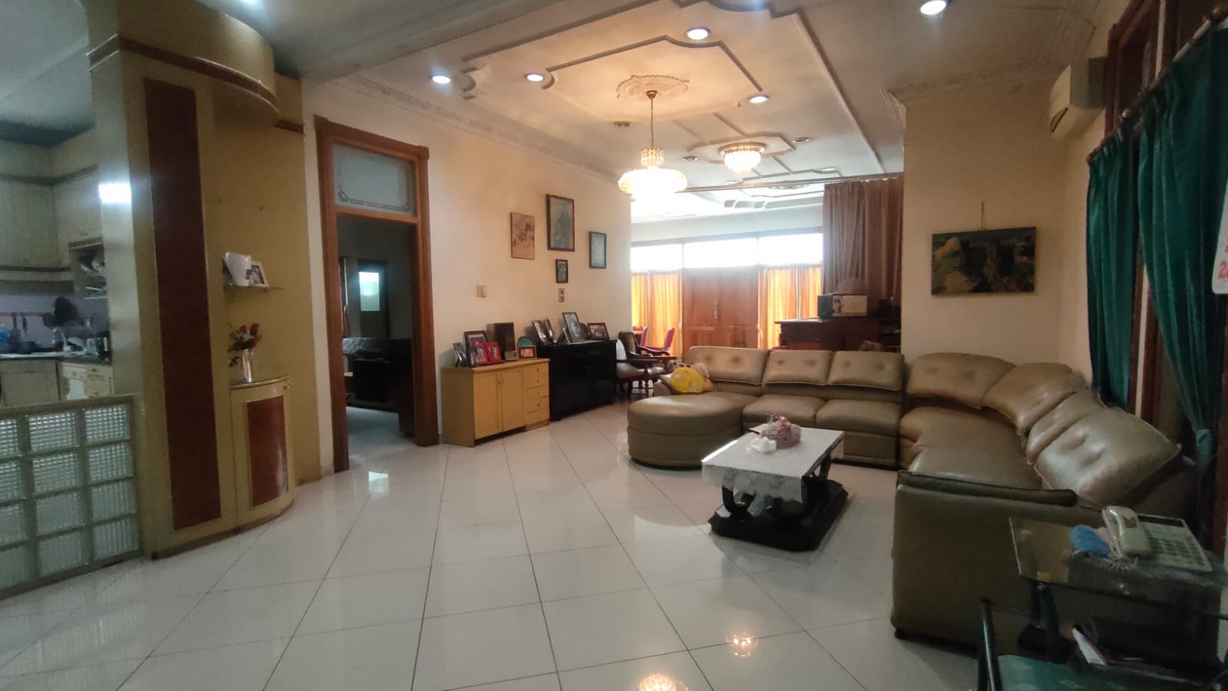 Rumah di Otista 3, strategis, cocok untuk klinik, kantor konsultan, kos-kosan, kantor lawyer, lebar 13 meter, hadap selatan