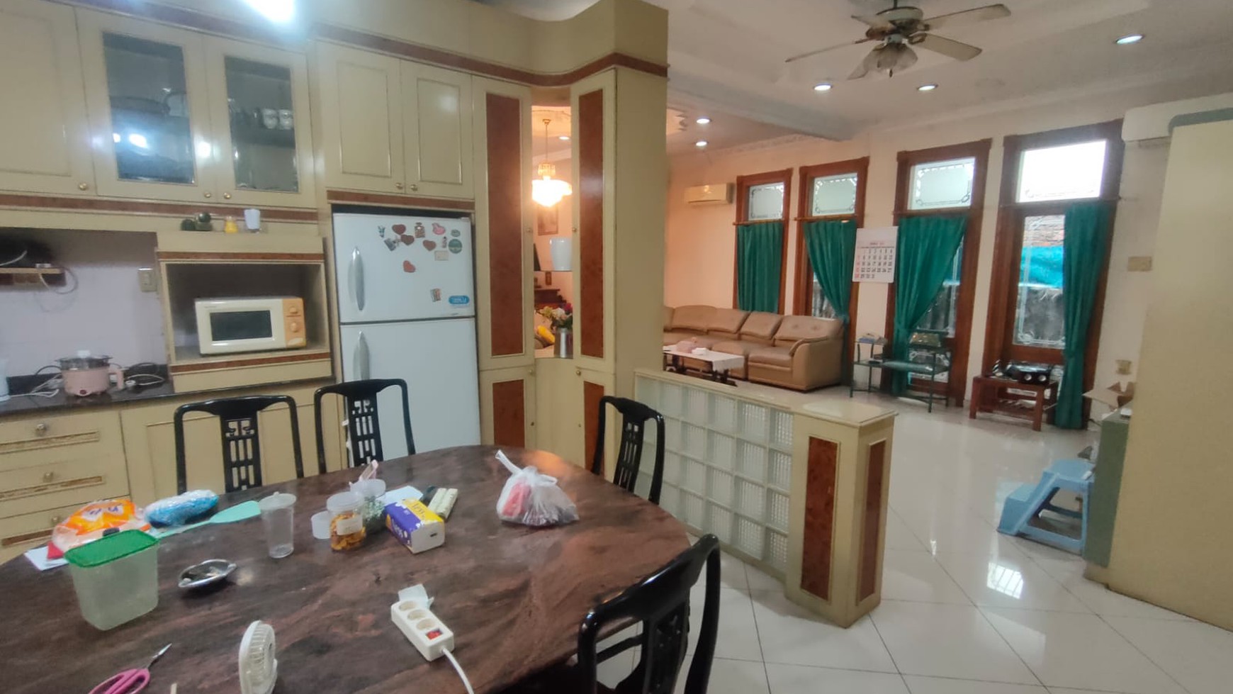 Rumah di Otista 3, strategis, cocok untuk klinik, kantor konsultan, kos-kosan, kantor lawyer, lebar 13 meter, hadap selatan