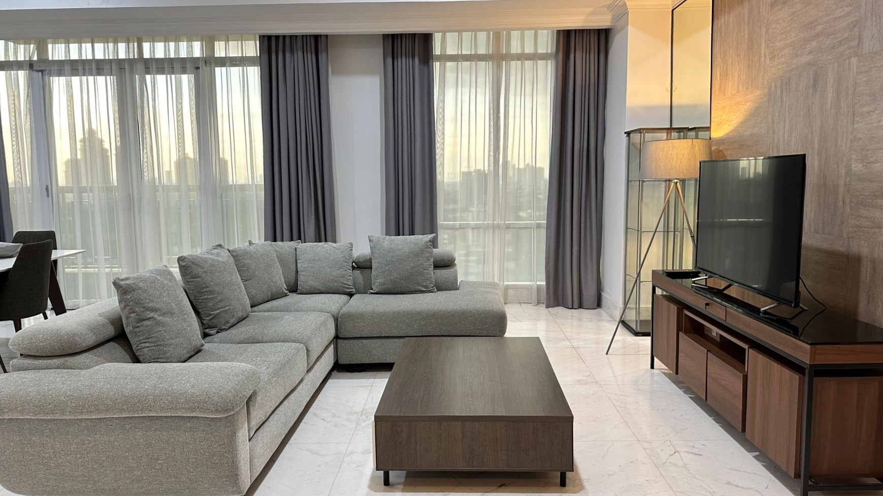 Botanica Apartement 3 bedroom, ready to occupied, 10 minutes to Pondok Indall Mall, 15 minutes to MRT Lebak Bulus