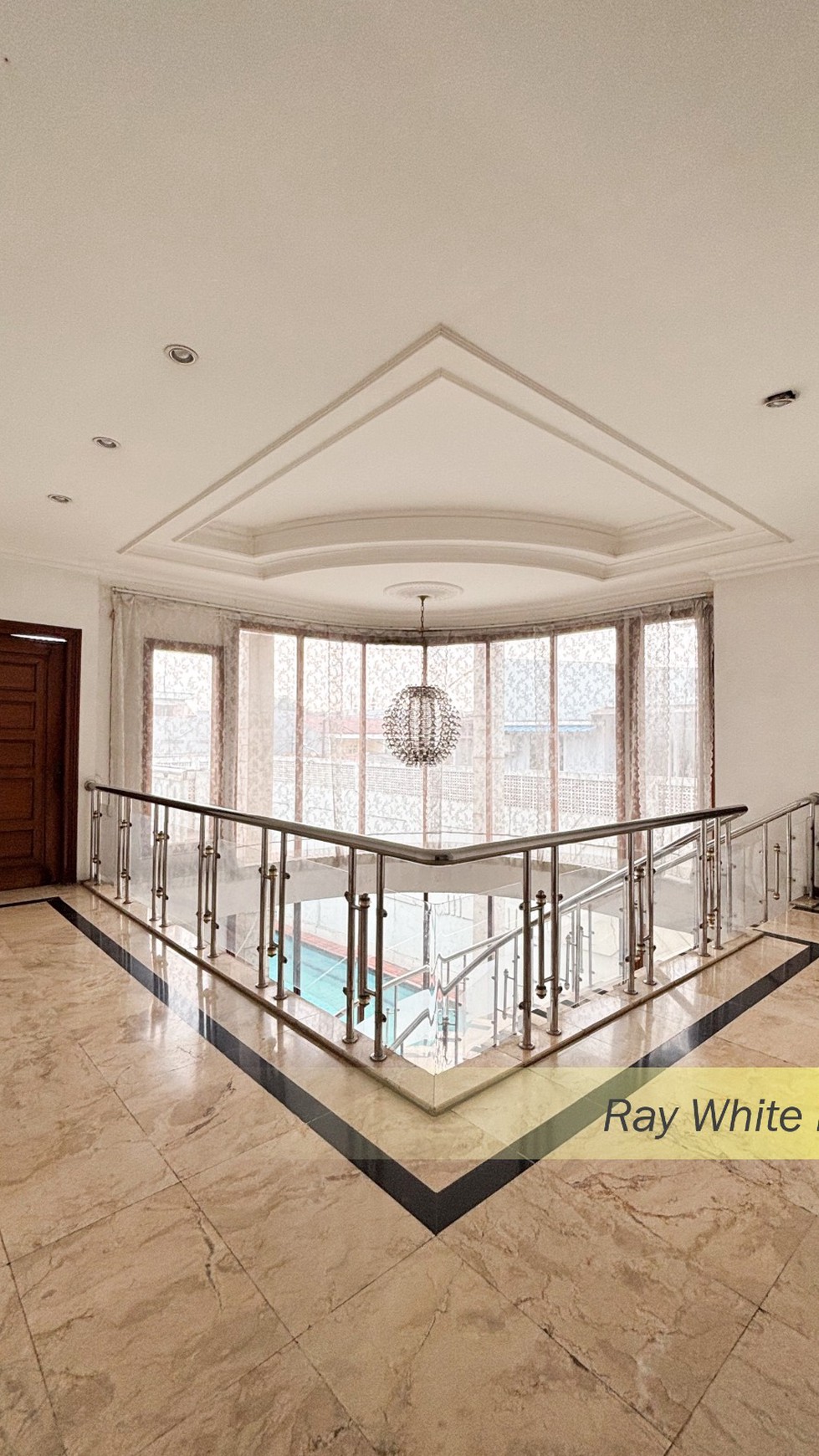 RUMAH SEMI FURNISH DALAM TOWN HOUSE DI KEBAYORAN LAMA, JAKARTA SELATAN