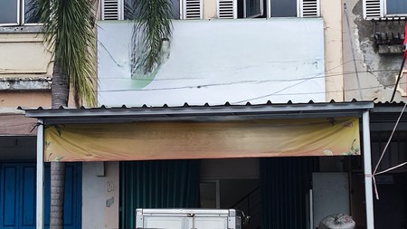 Murah. Ruko pinggir jalan raya di Ruko St Monica, Gading Serpong