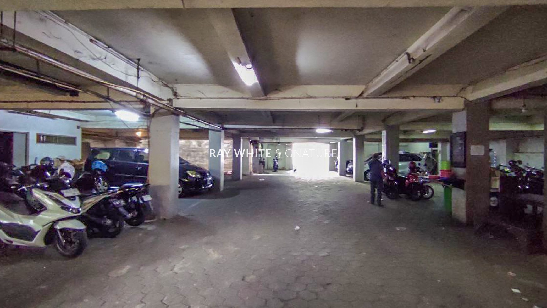 Ruko 3 Lantai di Jl. Kemang Raya, Jakarta Selatan. Ex 4 Fingers