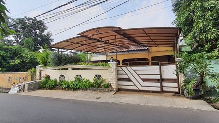 Rumah 1 1/2 Lantai di Cipinang Cempedak