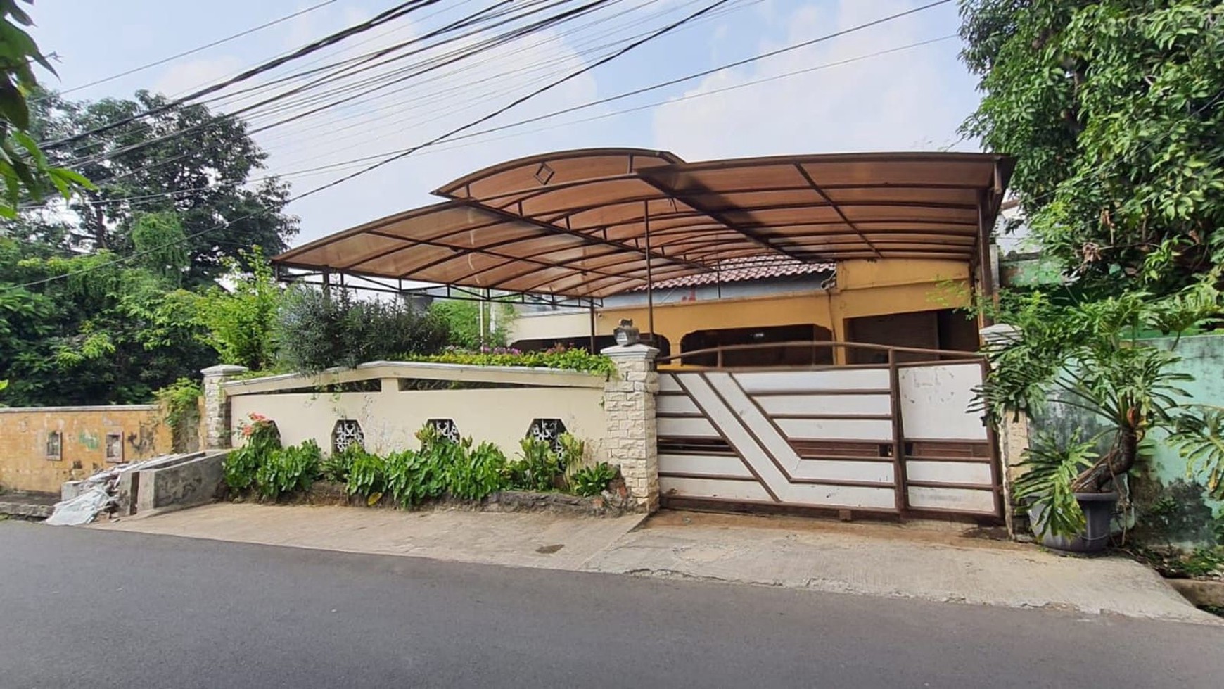 Rumah 1 1/2 Lantai di Cipinang Cempedak