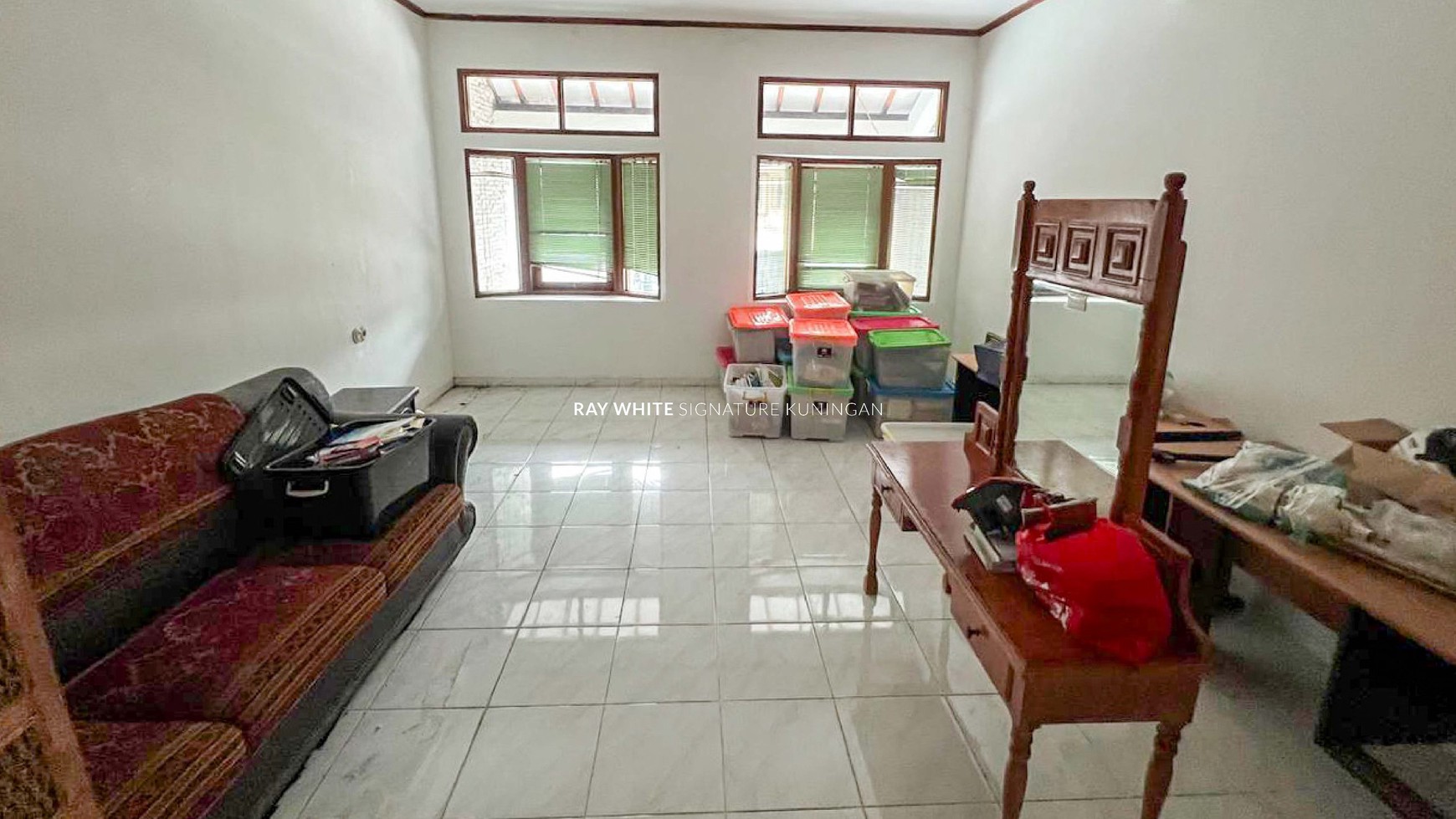 Sewa Rumah 3 Lantai Lokasi Prime di Jl Kemang 1