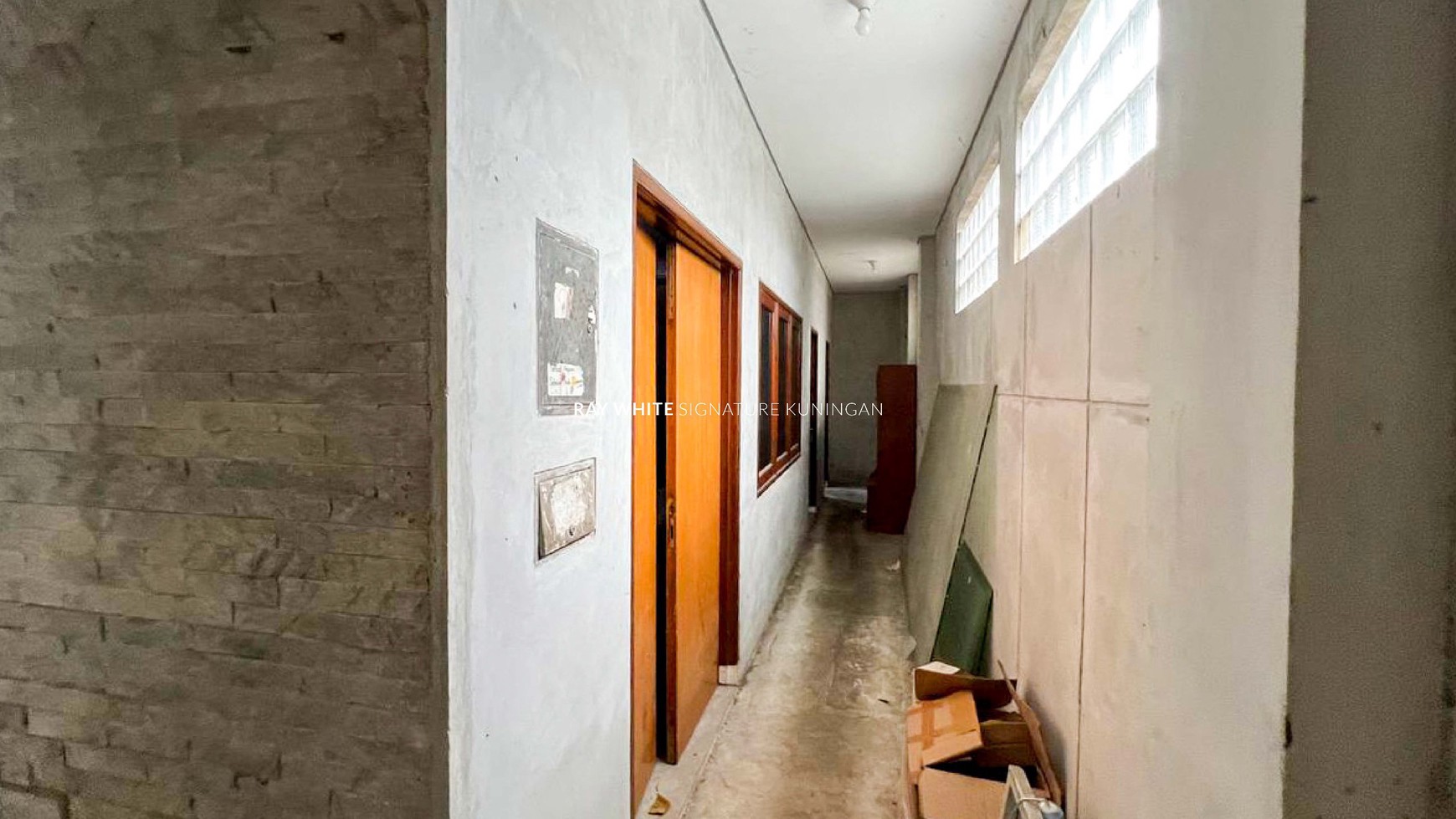 Sewa Rumah 3 Lantai Lokasi Prime di Jl Kemang 1
