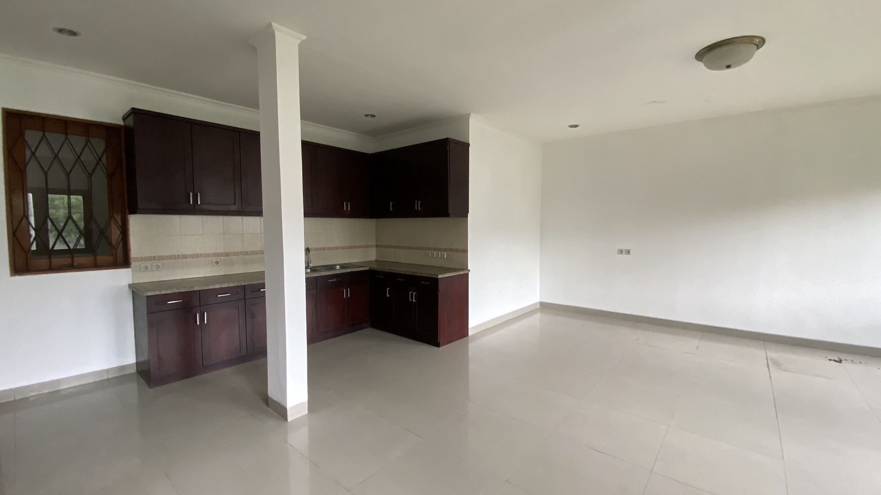 RUMAH MEWAH CLASSIC DI KEMANG DALAM AREA, JAKARTA SELATAN