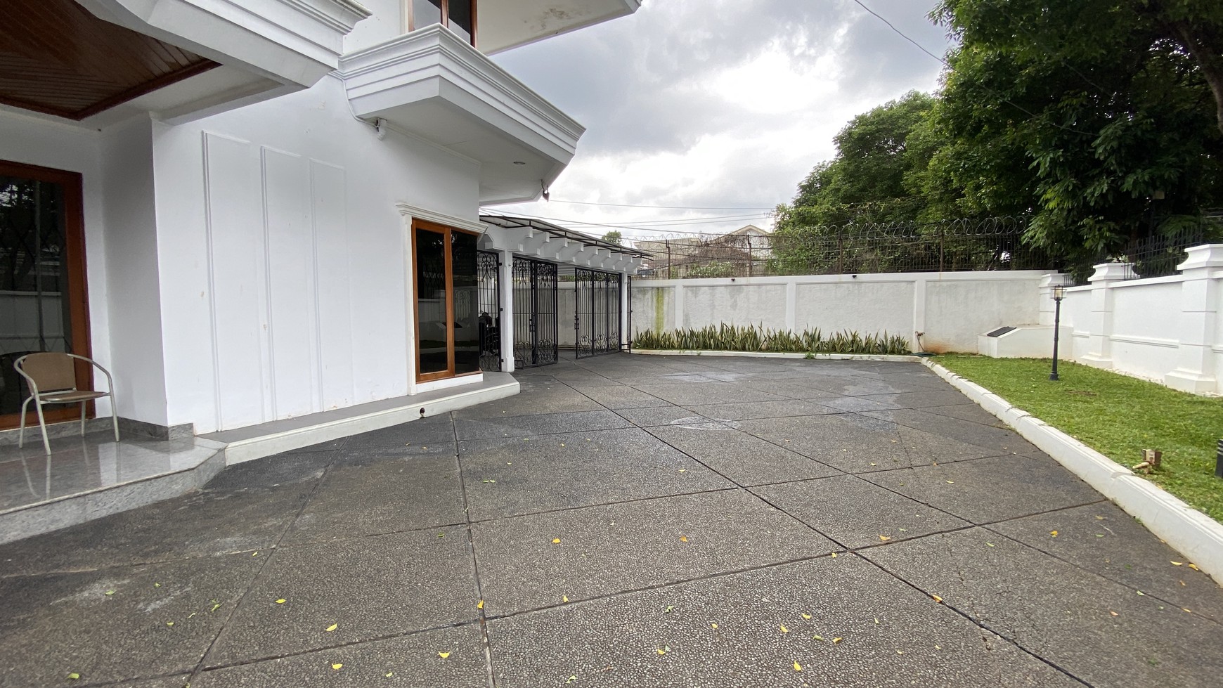 RUMAH MEWAH CLASSIC DI KEMANG DALAM AREA, JAKARTA SELATAN